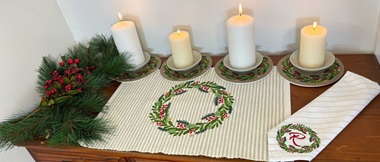 Christmas wreath embroidery on napkins