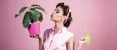 Features-vintage-look-woman-main