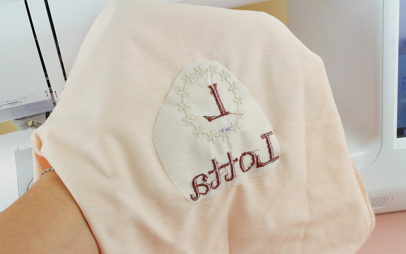 Broderie terminée sur un T-shirt