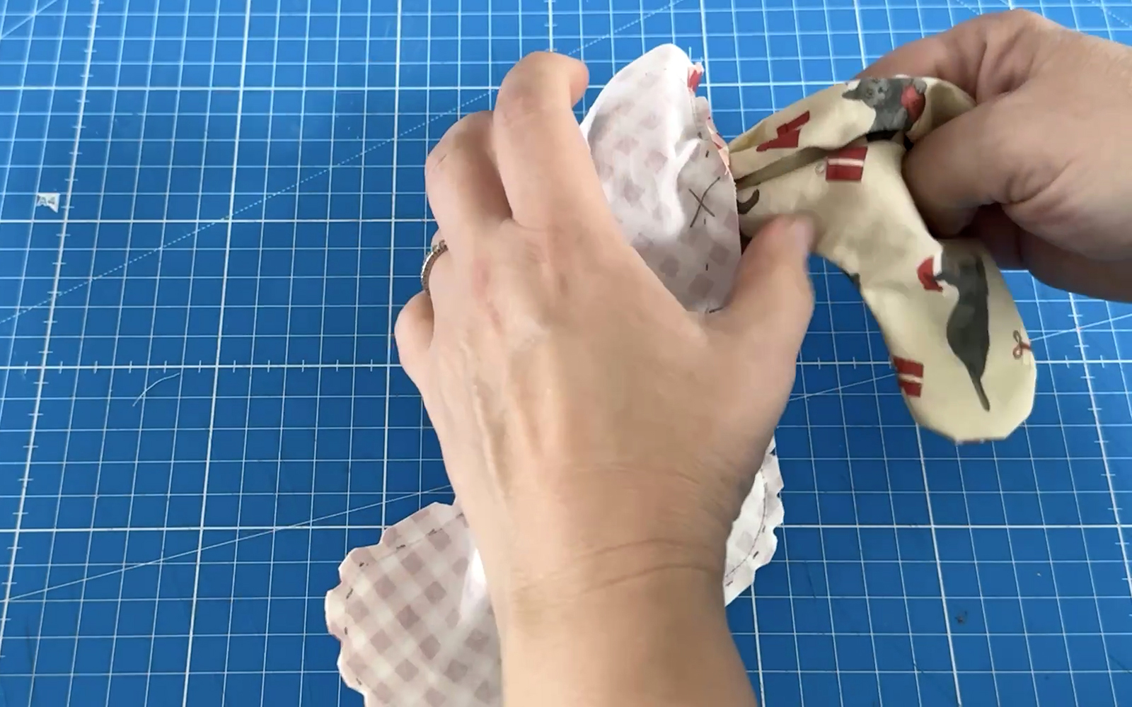 Chaussette de tissu retournée par l'ouverture non cousue