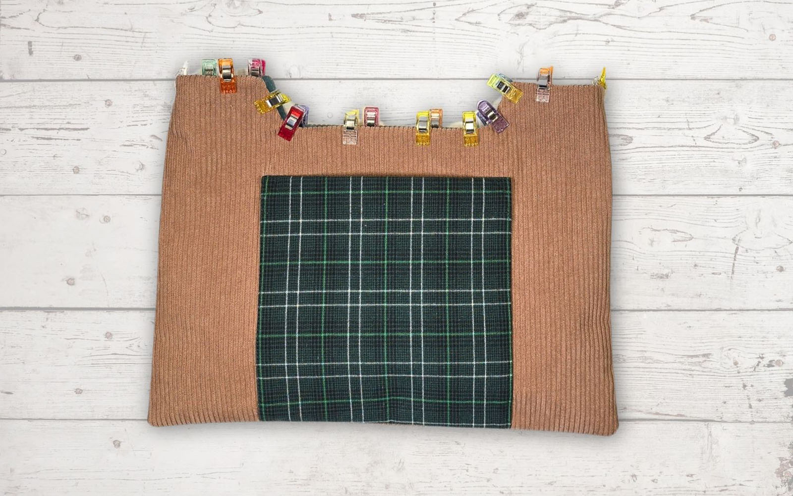 Corduroy bag with green pocket and clips