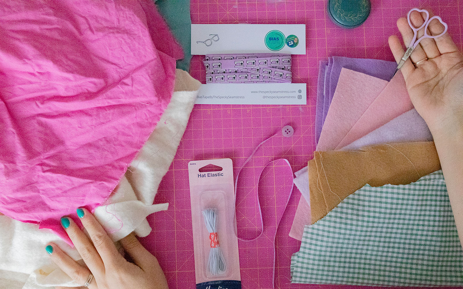 fabric and sewing notions on picking cutting mat