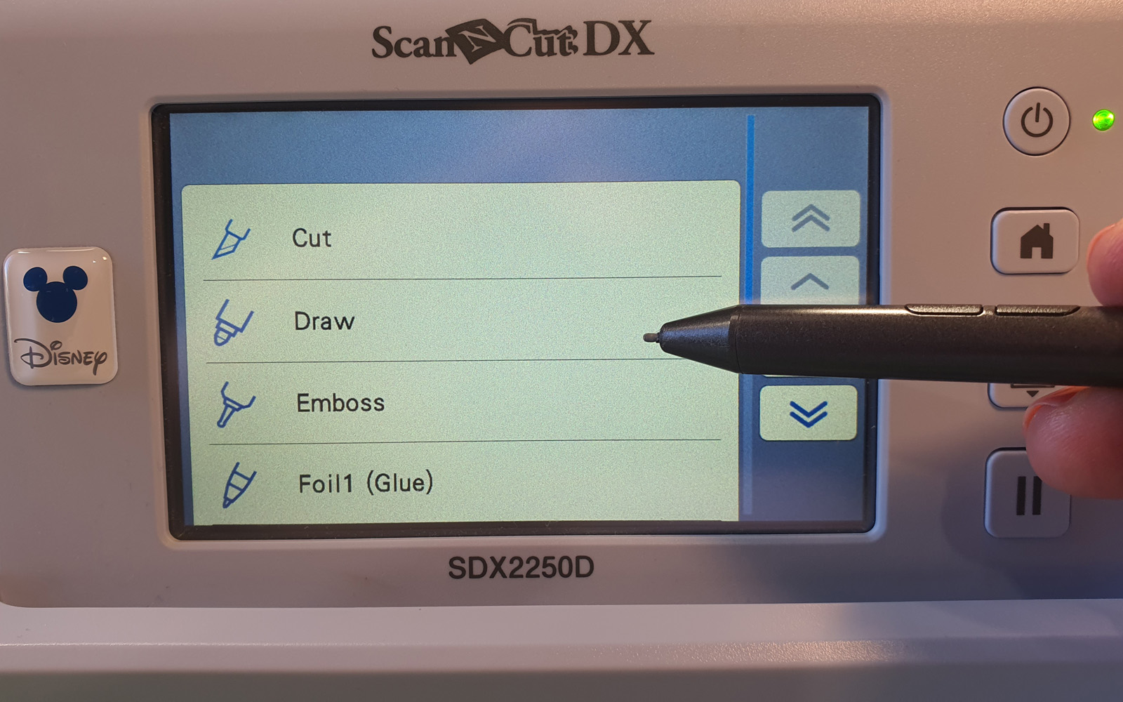 hand pointing to draw function on ScanNCut function screen