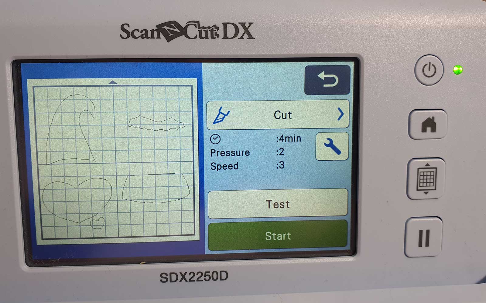 Screen of ScanNCut with cutting patterns