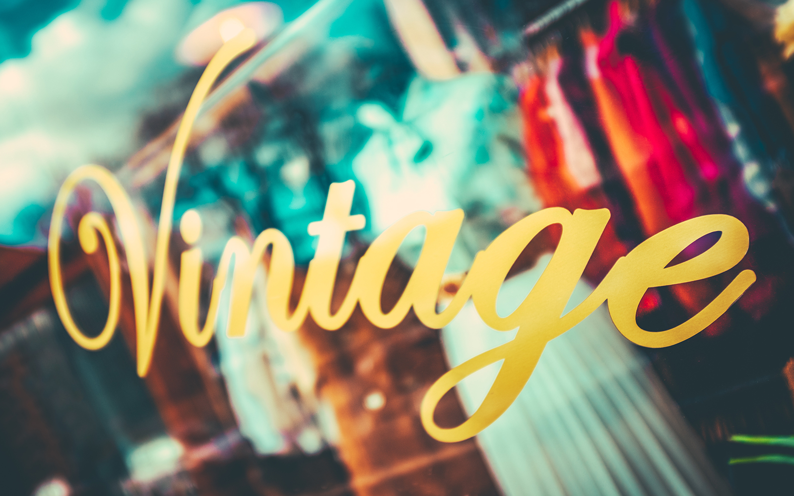 Features-vintage-shop-sign