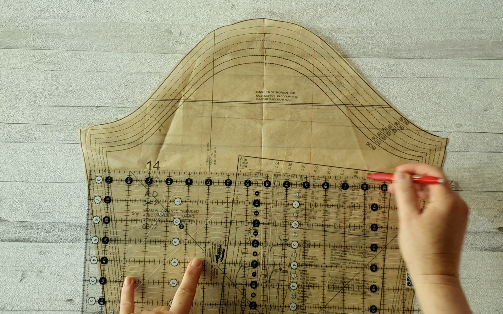 Drawing a line on brown paper pattern