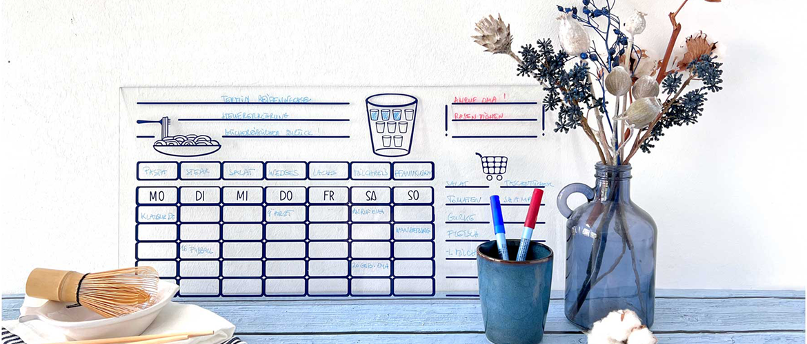 Planning hebdomadaire en acrylique ScanNCut sur table