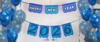 Guirlande de papier bleu et rose pour le Nouvel An