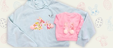 Sweatshirts bleu clair et rose avec lapins en appliqué.