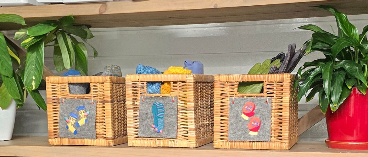 Rattan baskets with grey embroidered picture labels