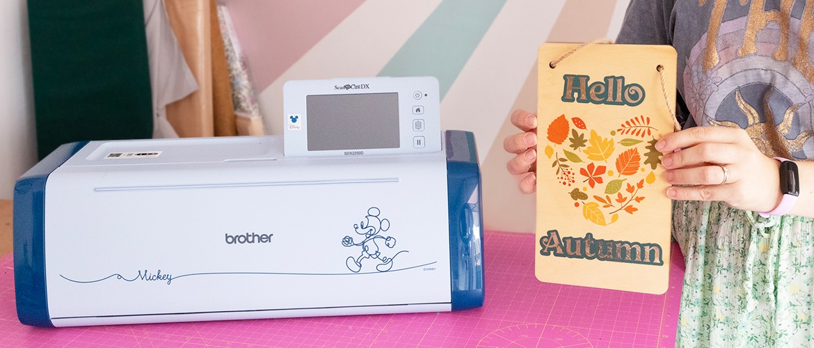 Insegna autunnale sublimata su compensato con ScanNCut SDX2250D.