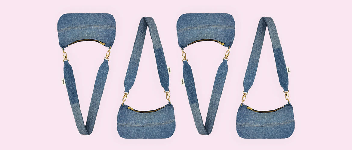 Denimblauwe minitasjes gemaakt van gequilte textiel uit de vrije hand