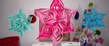 3D papieren sterren in groen, roze en blauw