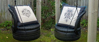 zentangle borduurwerk kussens op schommels in tuin