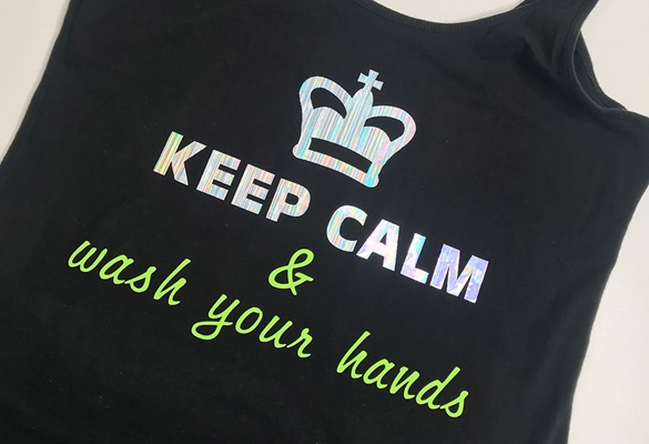  Zwarte tanktop met zilveren kroon en groen opschrift