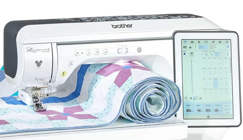Grote quilt in grote werkruimte van Brother Innov-is XP3