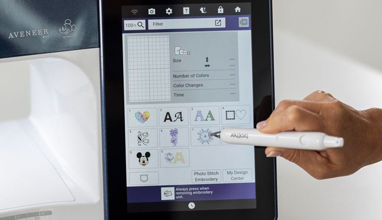 Stylus selecting a pattern on the Aveneer EV1’s screen