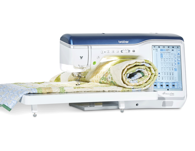 Quilt enroulé dans une machine à coudre et à broder Stellaire XJ1
