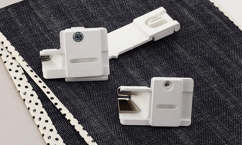 Bandset en voet voor biasband SA230CV op denim bandranden met stippen