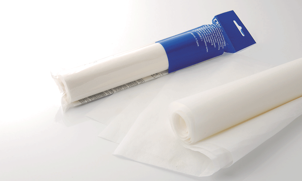 Zwei Rollen weißer Stabilisator BM3 - eine verpackt, die andere offen