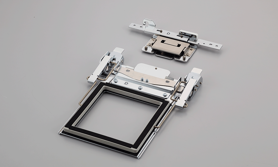 Quadratischer Klemmrahmen mit gerundeten Rändern und Stickarm für PR