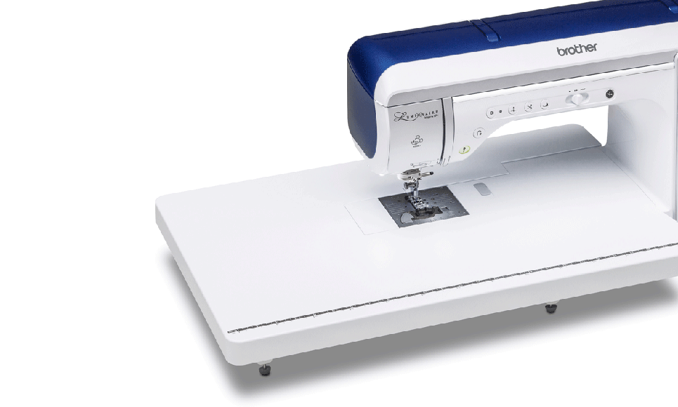 Brede naaitafel WT16 vast aan naaimachine XP1, voor meer werkruimte