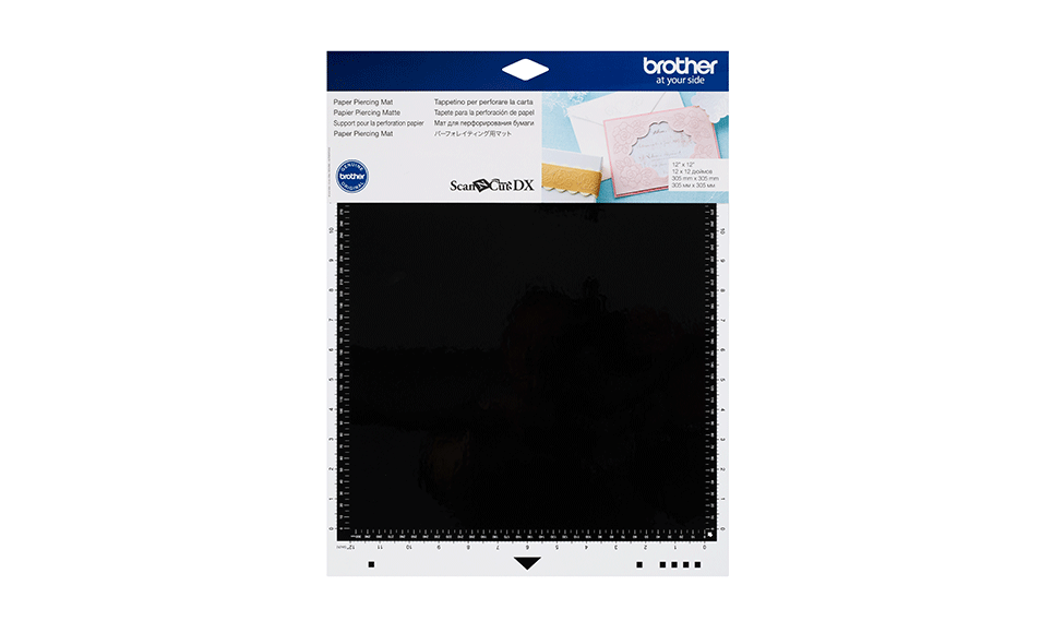 Support pour la perforation papier dans son emballage sur fond blanc