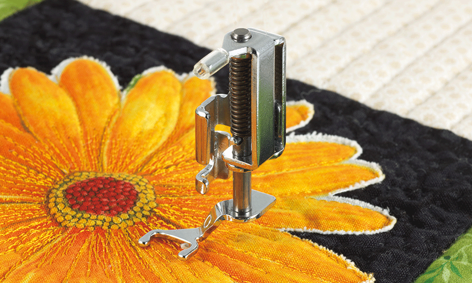 Pied pour quilting ouvert sur tissu avec stippling en mouvement libre