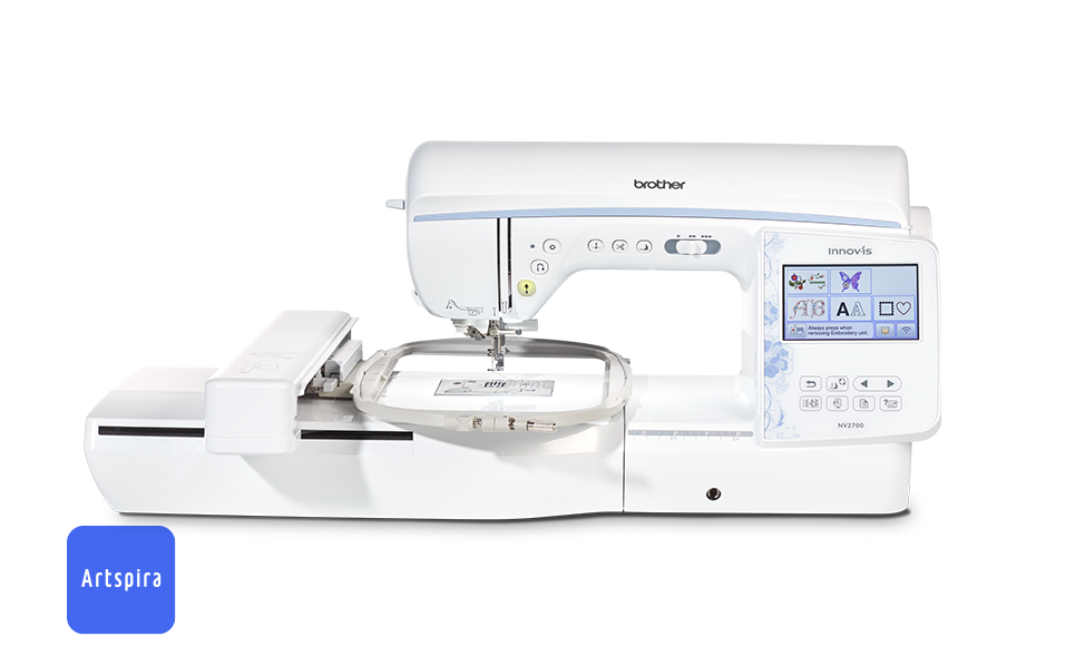 Vue avant de la machine à coudre/broderie Brother NV2700 sur fond blanc