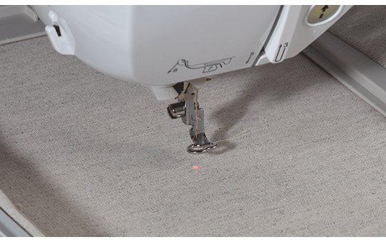 Innov-is NV2700 macchina per cucire, ricamare e quilting ad uso domestico 9