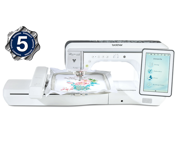 Brother Innov-is XP3 naai- en borduurmachine op witte achtergrond