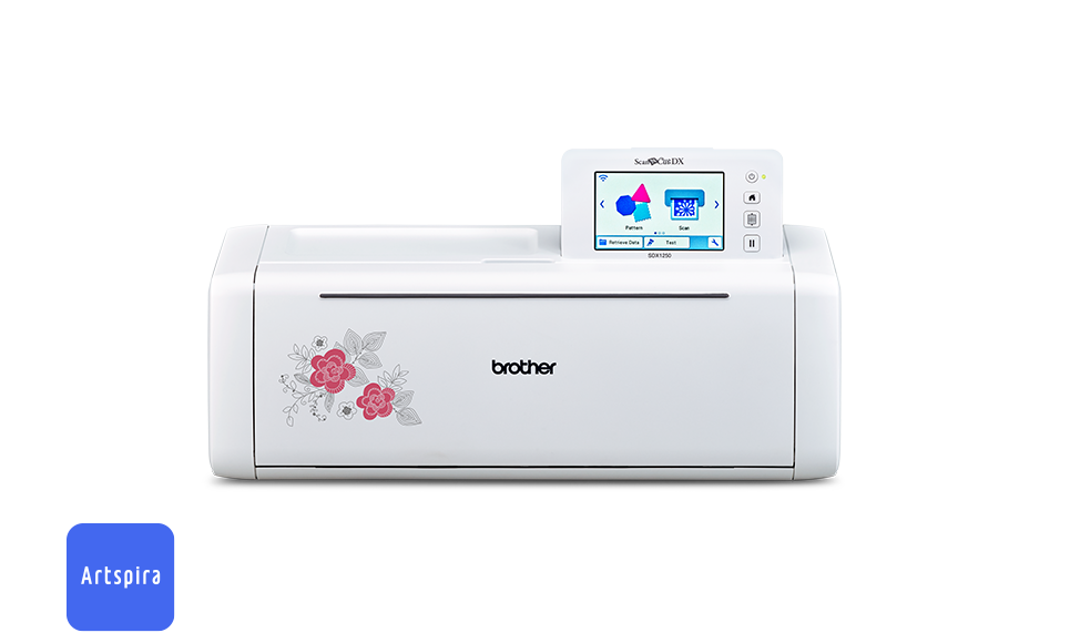 Vue de face de la machine de découpe ScanNCut SDX1250 avec motif floral