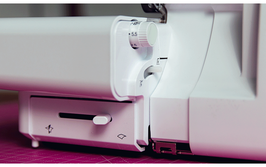 Airflow 3000 Overlock-Maschine mit elektronischem Lufteinfädler  7