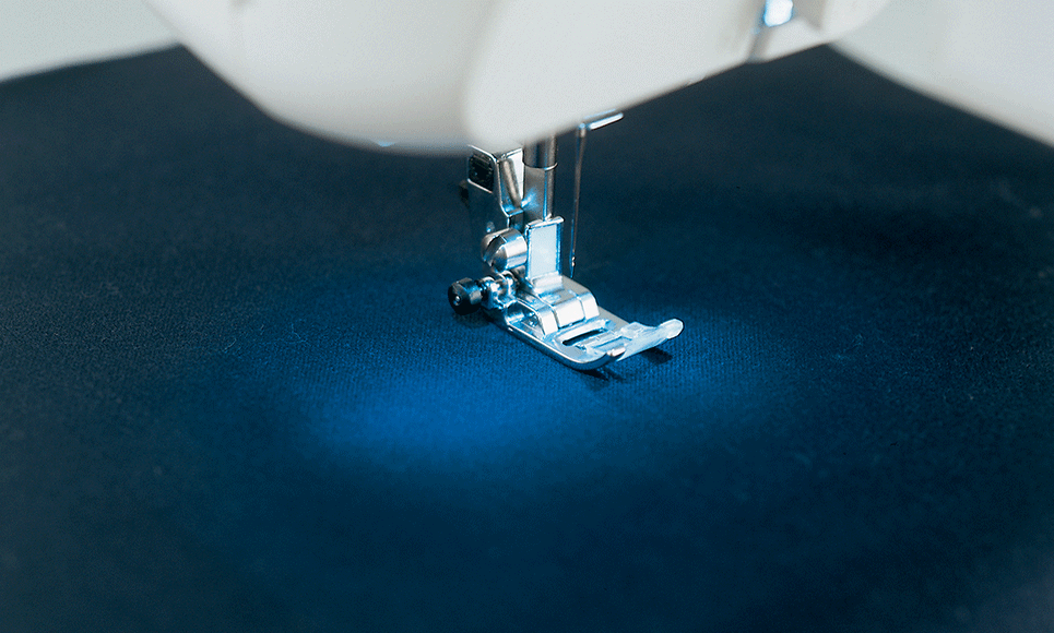 CS10 компьютеризованная швейная машина  2