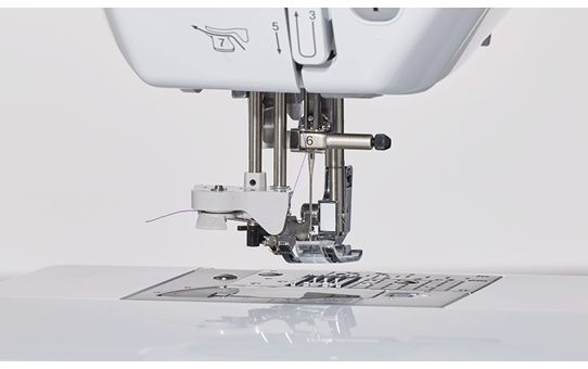 Innov-is F560 sewing machine 6