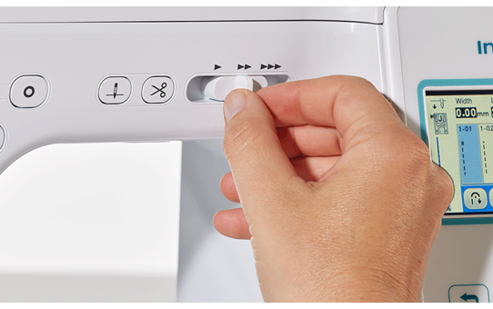 Innov-is F560 sewing machine 8