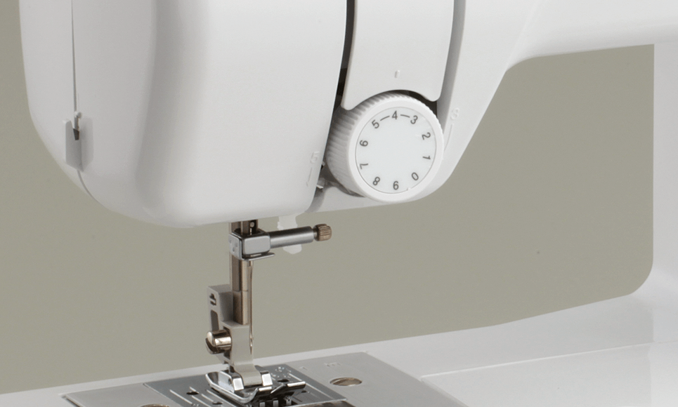 J17S Macchina per cucire 3