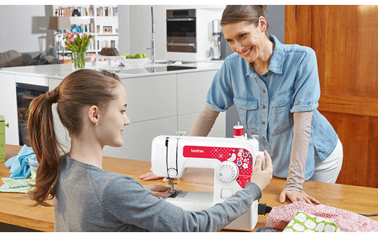 KD144S Little Angel Naaimachine 7