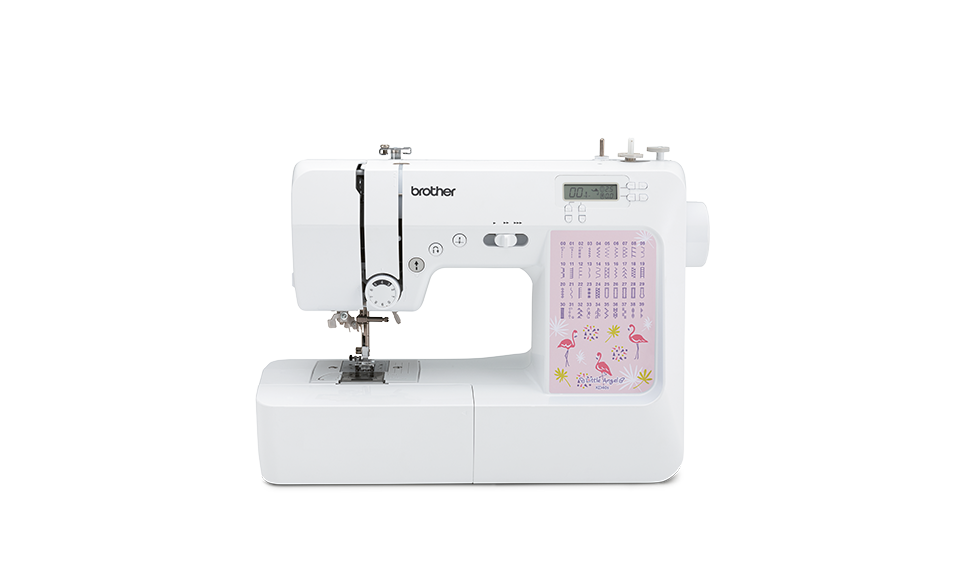 Vue de face de la machine à coudre Brother KD40s sur fond blanc