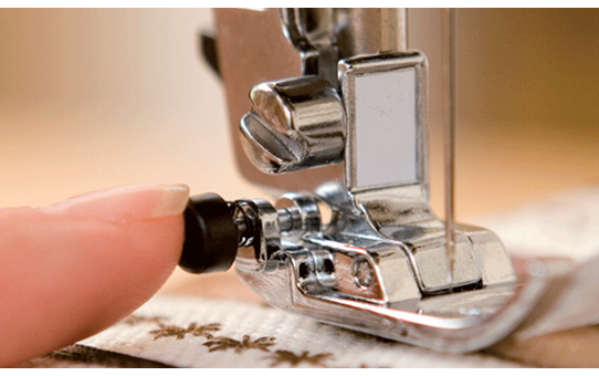 Innov-is 10 компьютеризованная швейная машина  3