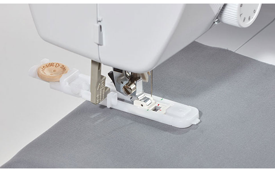 SH40 electronic sewing machine 2